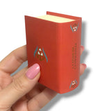 La Edad de la Inocencia by Edith Wharton in Spanish gold foil stamping mini book