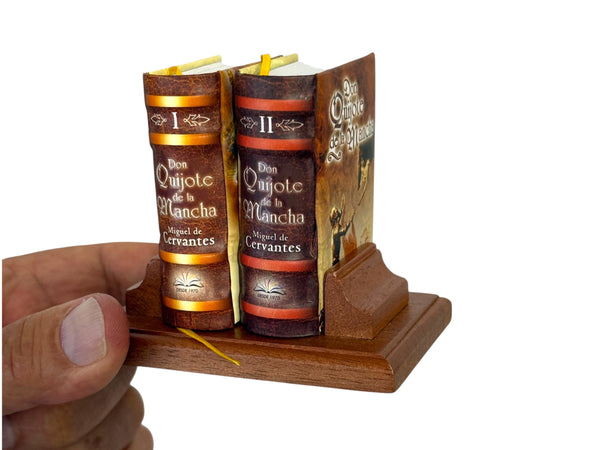 Don Quijote de la Mancha mini book set w/stand in Spanish complete version 950pg